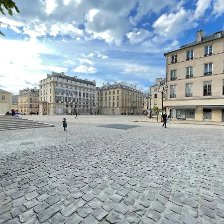 Hotel Le Roi Soleil • 4min Chateau • 1min Gare Rive Gauche *