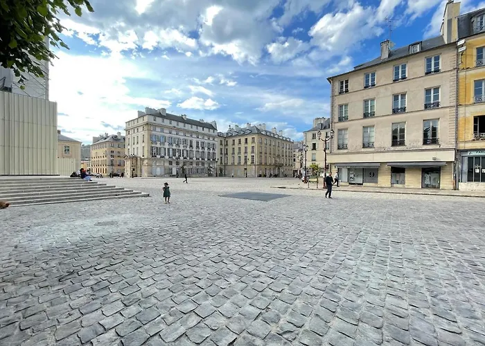 Hotel Le Roi Soleil • 4min Chateau • 1min Gare Rive Gauche *